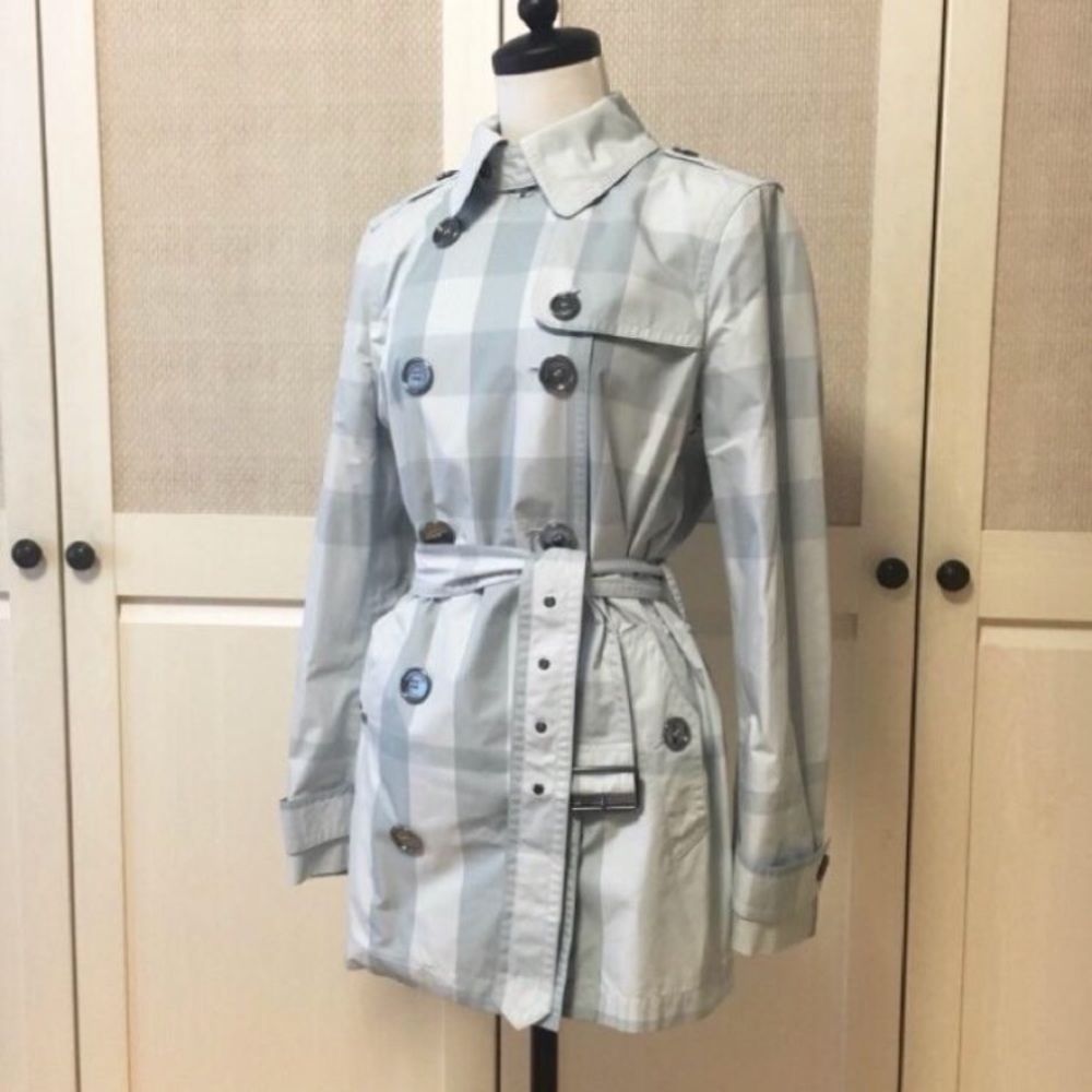 Auth. Burberry skyblue trench coat